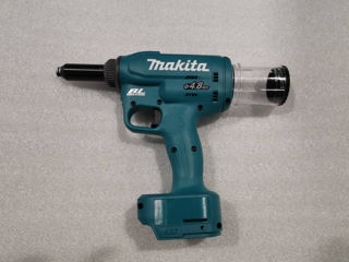 Аккумуляторный заклепочник Makita DRV150Z