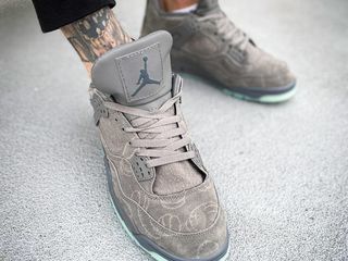 Nike Air Jordan 4 Retro Kaws Grey foto 4