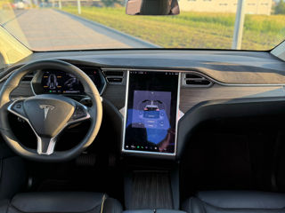 Tesla Model X foto 9