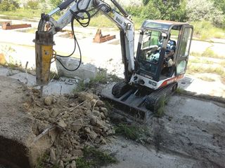 Oferim servici Bobcat, Compactor, Samosfal Excavator etc. foto 2