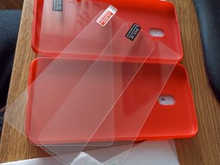 Xiaomi Redmi 8a. Чехлы защитные 2 шт. Стекла защитные 3 шт. foto 2