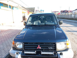 Mitsubishi Pajero foto 2