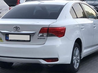 Toyota Avensis foto 2