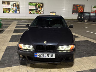 BMW 5 Series foto 4