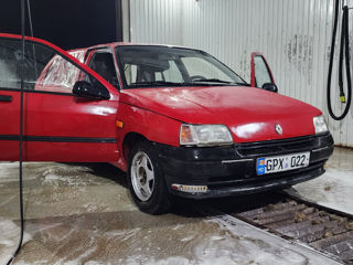 Renault Clio foto 2