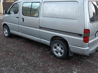 Toyota Hiace foto 2