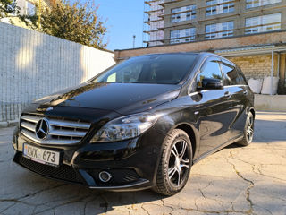 Mercedes B-Class foto 2