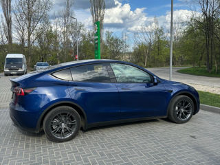 Tesla Model Y foto 2