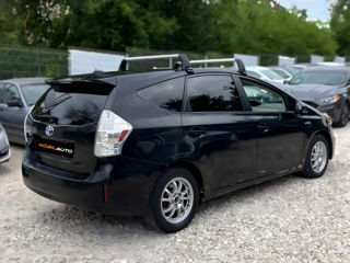 Toyota Prius v foto 5