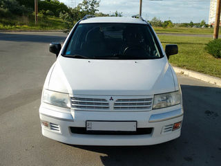 Mitsubishi Space Wagon foto 6