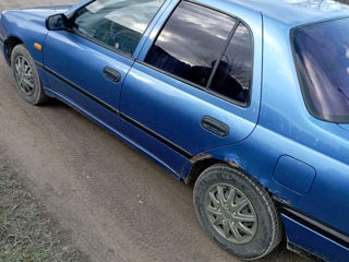 Nissan Sunny foto 5