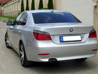 BMW 5 Series foto 1