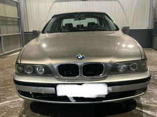 BMW 5 Series foto 2