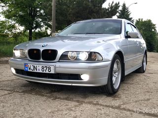 BMW 5 Series foto 2