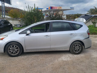 Toyota Prius v foto 7