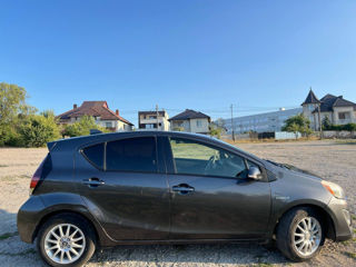 Toyota Prius c foto 2