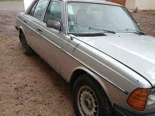 Mercedes Series (W123) foto 4