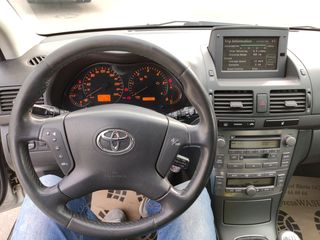 Toyota Avensis foto 7