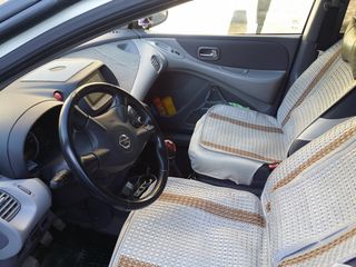 Nissan Almera Tino foto 9