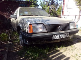 Opel Ascona foto 4