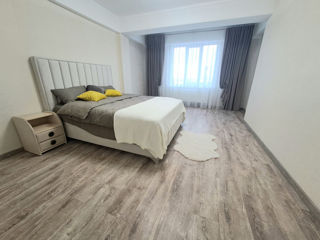 Apartament cu 2 camere, 69 m², Buiucani, Chișinău foto 2