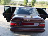 Mercedes Series (W124) foto 4