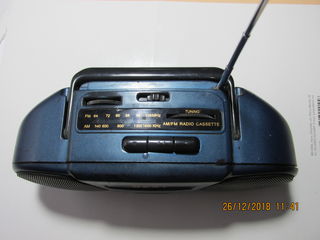 Vând radio portativ. AM-FM. Are radio + loc pentru casetă. Model RZ9710. Vând la preț de 200 lei. foto 2