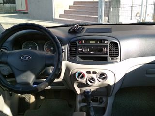 Hyundai Accent foto 8