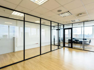 Pereti despartitor din PVC/aluminiu/sticla securizata.Перегородки из ПВХ/алюминия/стекла. foto 3