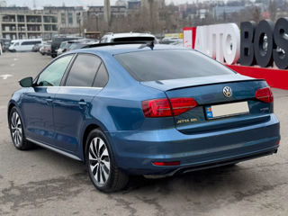 Volkswagen Jetta foto 8