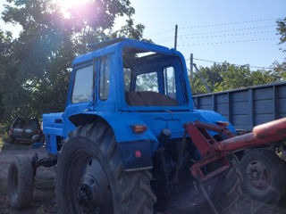 Vând tractor foto 3