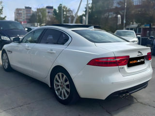 Jaguar XE foto 6