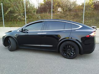 Tesla Model X foto 1