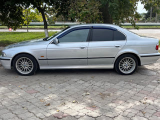 BMW 5 Series foto 8