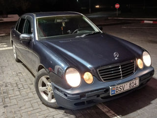 Mercedes E-Class foto 2