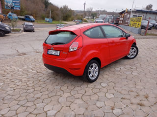 Ford Fiesta foto 2