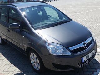 Opel Zafira foto 2