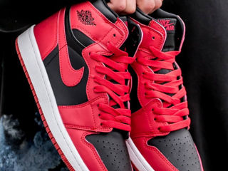 Nike Air Jordan 1 Retro High Red foto 2