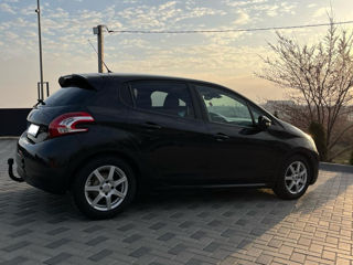 Peugeot 208 foto 3