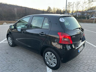 Toyota Yaris foto 2