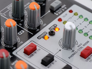 Mixer  Behringer Xenyx Q1204USB. livrare în toată Moldova,plata la primire foto 7