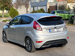 Ford Fiesta foto 6