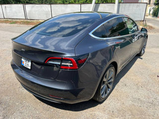 Tesla Model 3 foto 4