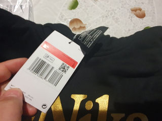 Se vinde hanorace Nike originale și pantaloni totu este 300 leu perechea