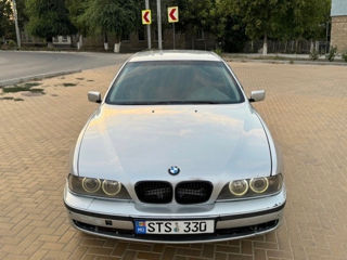 BMW 5 Series foto 2