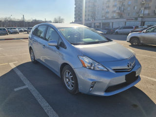 Toyota Prius v