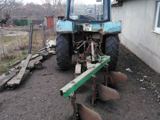 MTZ 102 . Agretatele aparte ,plug,discuri,stropitoare,samanatoare,cultivator