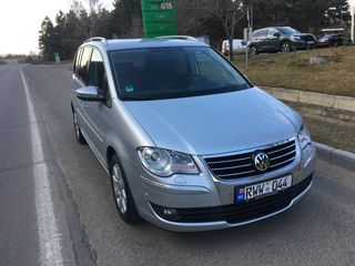 Volkswagen Touran foto 2