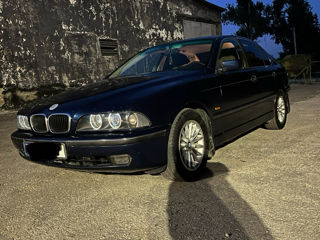 BMW 5 Series foto 2