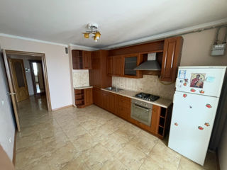 Apartament cu 2 camere, 70 m², Botanica, Chișinău foto 6